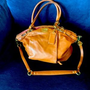 Coach shoulder bag. Camel color